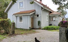 Narvan Maatilamajoitus Helenan Kanat ja Kammarit